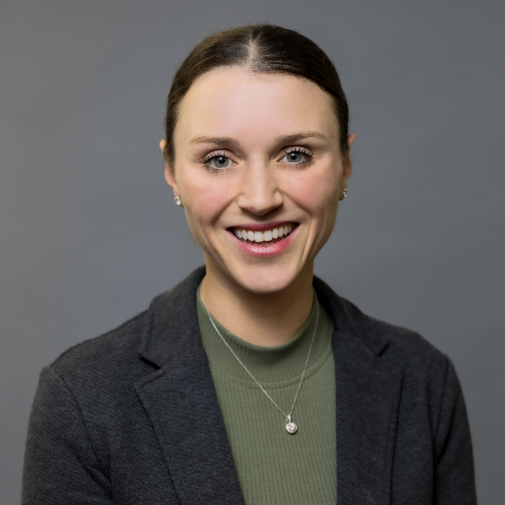 872A0376_Lindsey_V1-square-1000x1000